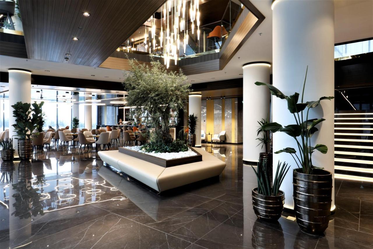 Grand Plaza & Congress Center Hotel
