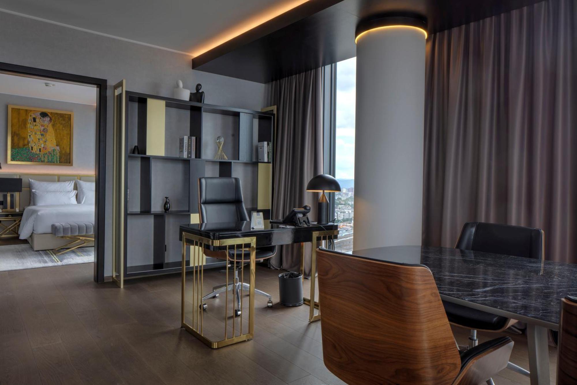Grand Plaza & Congress Center 5*