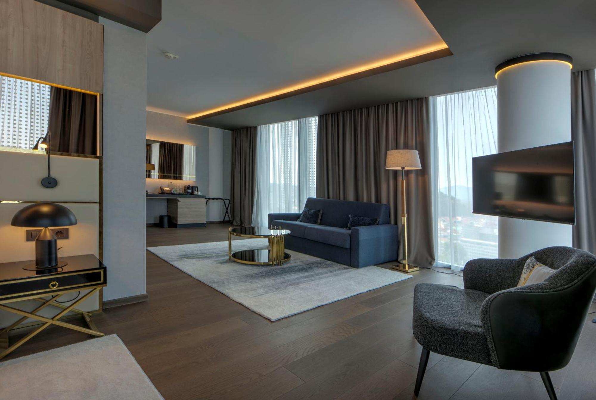 Grand Plaza & Congress Center Hotel 5*
