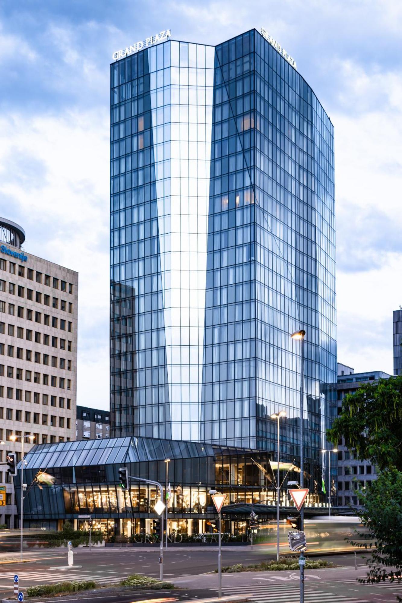 Grand Plaza & Congress Center Hotel