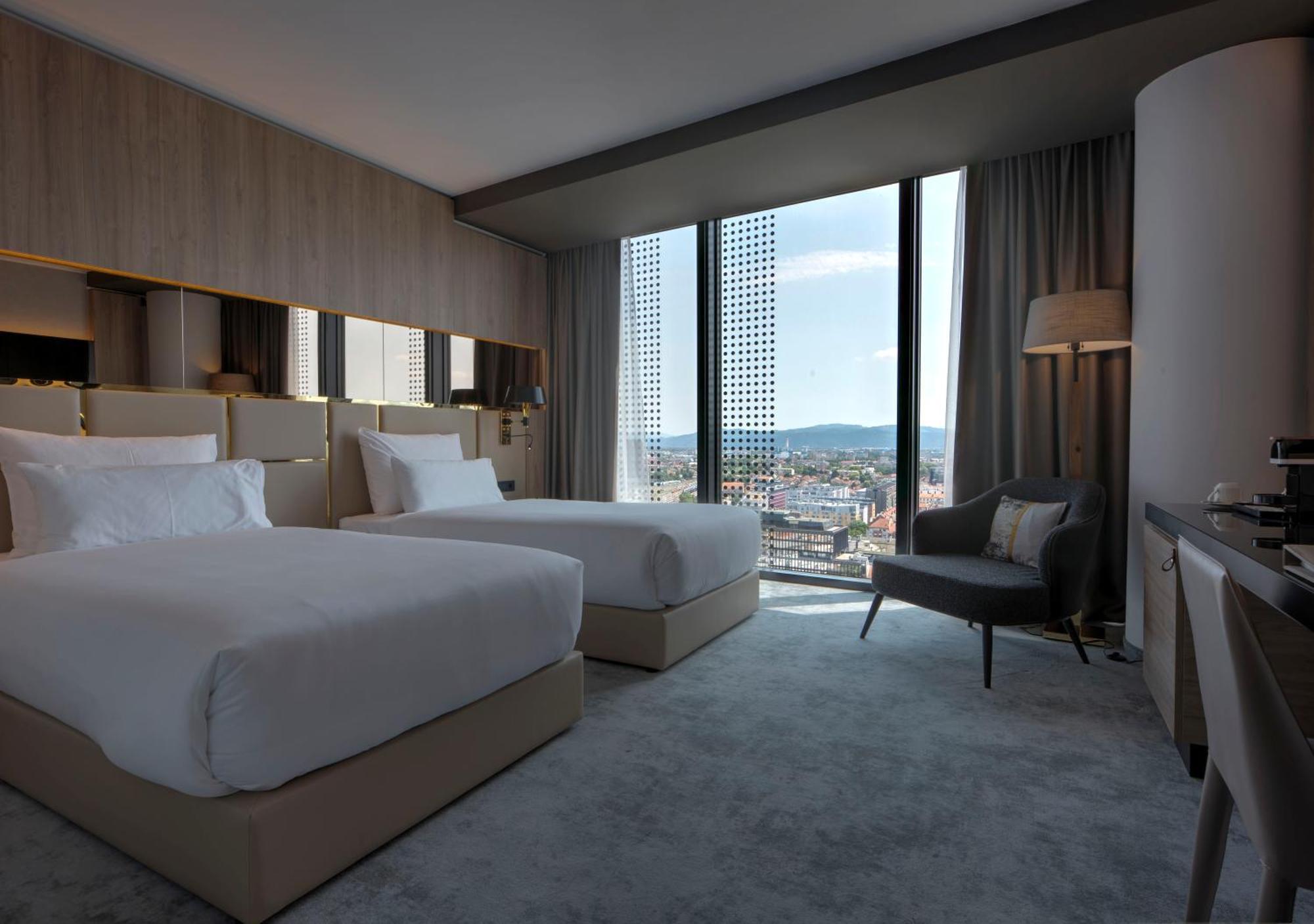 Grand Plaza & Congress Center 5*