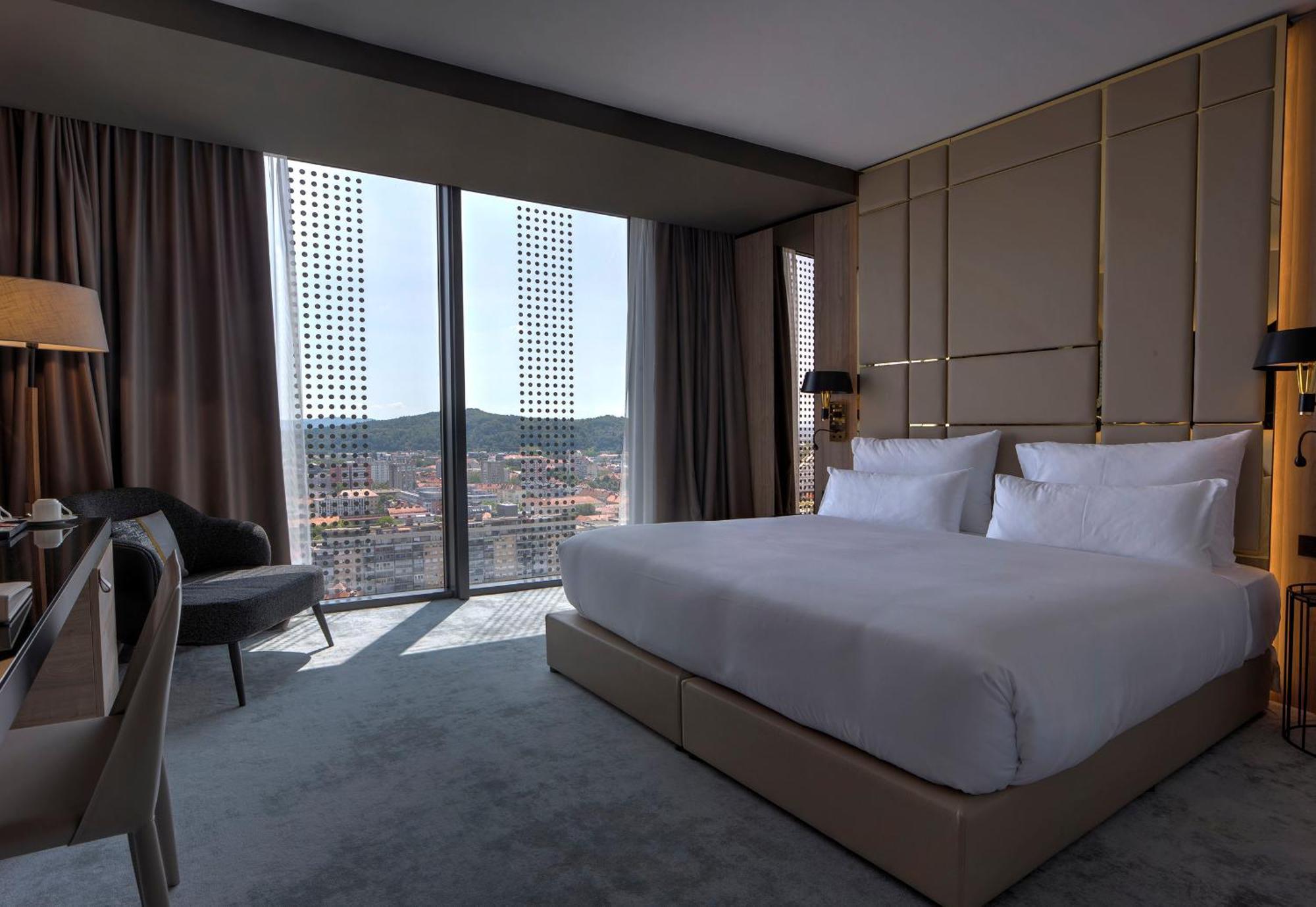 Grand Plaza & Congress Center 5*